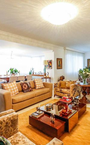 Apartamento à venda com 440m², 4 quartos e 3 vagas Apartamento à venda com 440m², 4 quartos e 3 vagasSala de estar