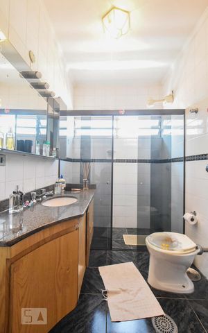 Casa à venda com 413m², 5 quartos e 4 vagasBanheiro 02