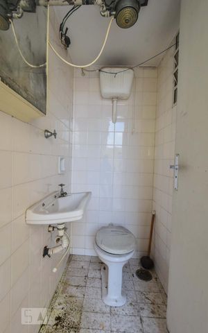 Casa à venda com 413m², 5 quartos e 4 vagasBanheiro de Serviços