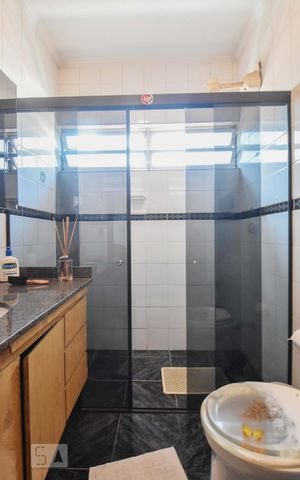 Casa à venda com 413m², 5 quartos e 4 vagasBanheiro 02