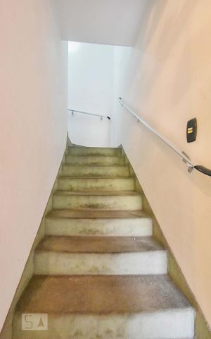 Casa à venda com 413m², 5 quartos e 4 vagasEscada