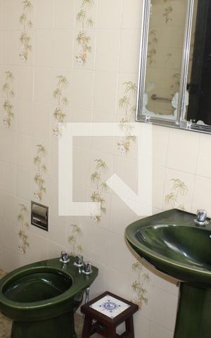 Casa à venda com 210m², 5 quartos e 2 vagasBanheiro da Suíte