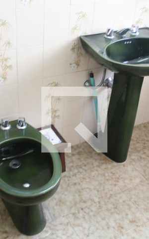 Casa à venda com 210m², 5 quartos e 2 vagasBanheiro da Suíte