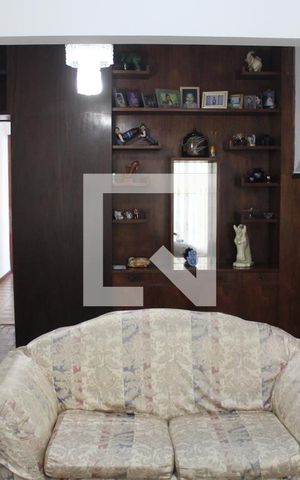 Casa à venda com 210m², 5 quartos e 2 vagasSala