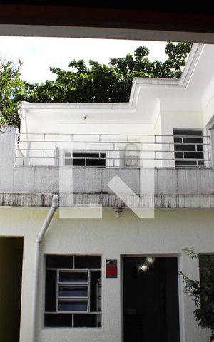 Casa à venda com 210m², 5 quartos e 2 vagasFachada
