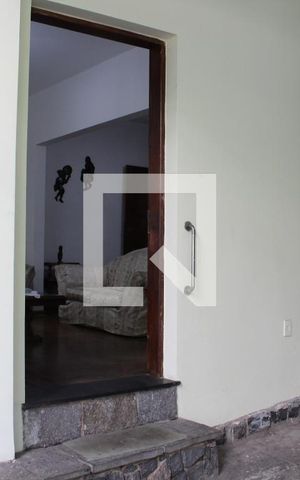 Casa à venda com 210m², 5 quartos e 2 vagasPorta de entrada