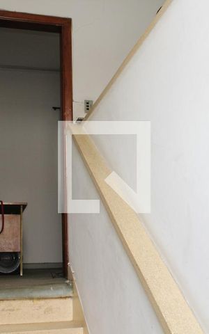 Casa à venda com 210m², 5 quartos e 2 vagasEscada