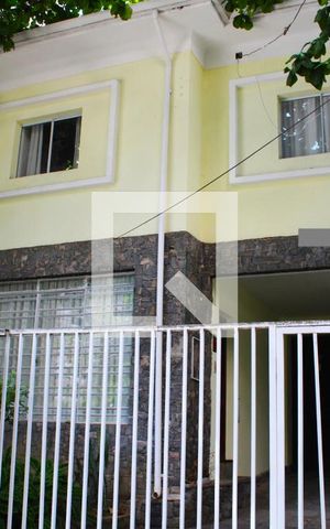 Casa à venda com 210m², 5 quartos e 2 vagasFachada
