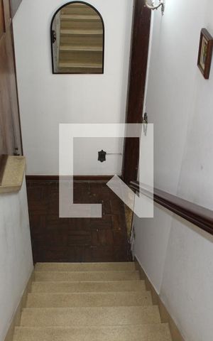 Casa à venda com 210m², 5 quartos e 2 vagasEscada