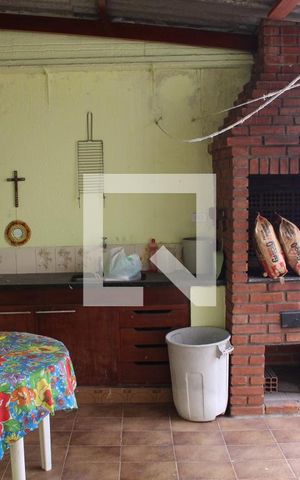 Casa à venda com 210m², 5 quartos e 2 vagasChurrasqueira