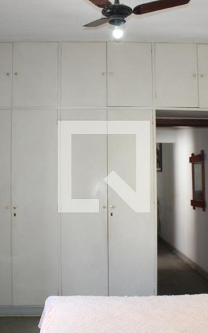 Casa à venda com 210m², 5 quartos e 2 vagasQuarto Suíte