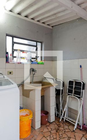 Casa à venda com 140m², 5 quartos e 2 vagas Casa à venda com 140m², 5 quartos e 2 vagasCasa 2 - Área de serviço