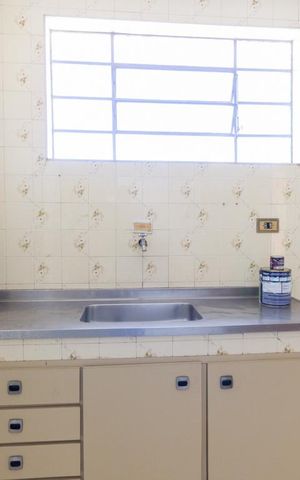 Casa à venda com 140m², 5 quartos e 2 vagas Casa à venda com 140m², 5 quartos e 2 vagasCozinha