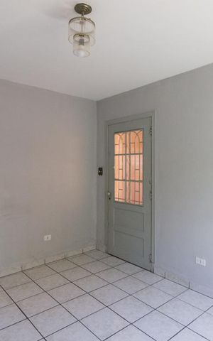 Casa à venda com 140m², 5 quartos e 2 vagas Casa à venda com 140m², 5 quartos e 2 vagasSala