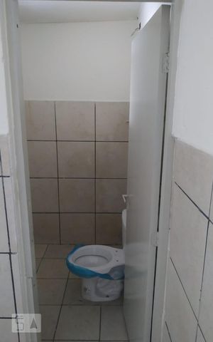 Casa para alugar com 55m², 1 quarto e sem vaga Casa para alugar com 55m², 1 quarto e sem vagaBanheiro