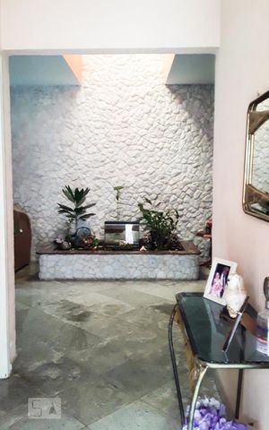 Casa à venda com 180m², 3 quartos e 3 vagasCorredor