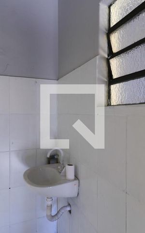 Casa à venda com 300m², 3 quartos e 8 vagas Casa à venda com 300m², 3 quartos e 8 vagasBanheiro de Serviço