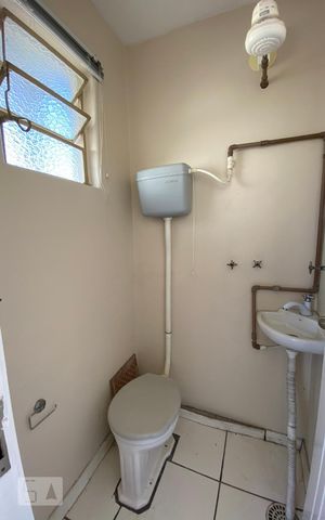 Apartamento à venda com 117m², 2 quartos e sem vaga Apartamento à venda com 117m², 2 quartos e sem vagaBanheiro de Serviço