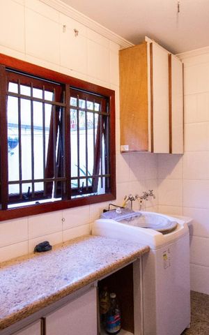 Casa à venda com 186m², 4 quartos e 4 vagas Casa à venda com 186m², 4 quartos e 4 vagasLavanderia