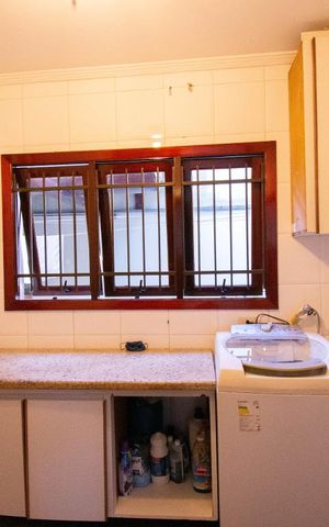 Casa à venda com 186m², 4 quartos e 4 vagas Casa à venda com 186m², 4 quartos e 4 vagasLavanderia