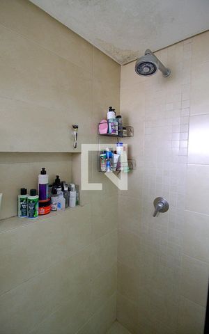 Apartamento à venda com 166m², 3 quartos e 3 vagasBanheiro da Suíte 1 