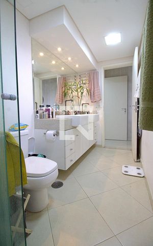 Apartamento à venda com 166m², 3 quartos e 3 vagasBanheiro da Suíte 1 