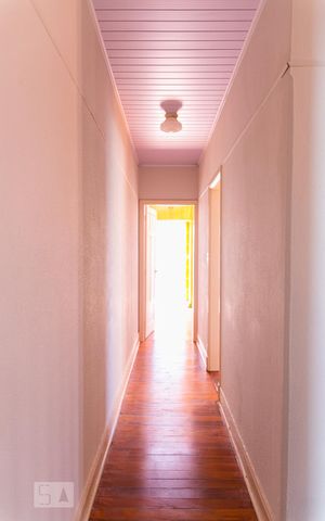 Casa à venda com 230m², 3 quartos e 2 vagasCorredor