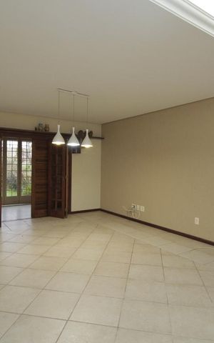 Casa à venda com 240m², 5 quartos e sem vagaSala
