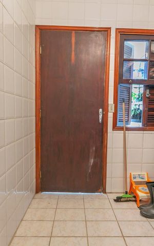 Casa à venda com 320m², 4 quartos e 2 vagasQuarto de Serviço