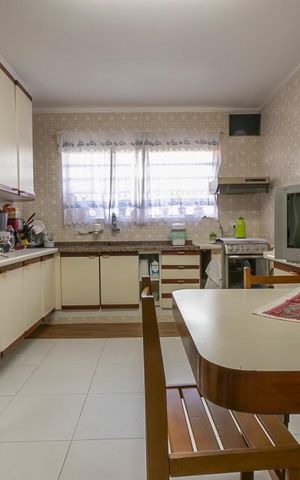 Casa à venda com 320m², 4 quartos e 2 vagasCozinha