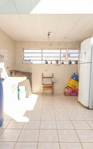 Casa à venda com 320m², 4 quartos e 2 vagasLavanderia