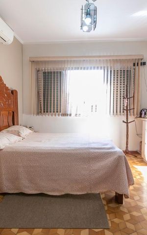 Casa à venda com 320m², 4 quartos e 2 vagasQuarto 3 - Suíte