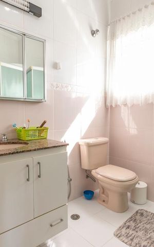 Casa à venda com 320m², 4 quartos e 2 vagasBanheiro da Suíte