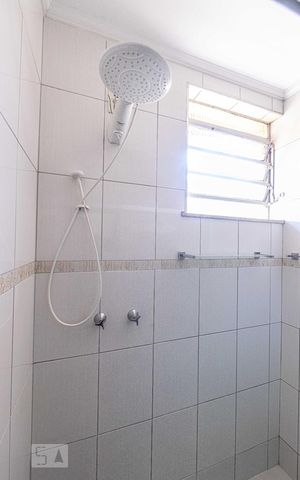 Casa para alugar com 120m², 2 quartos e 2 vagas Casa para alugar com 120m², 2 quartos e 2 vagasBanheiro Social
