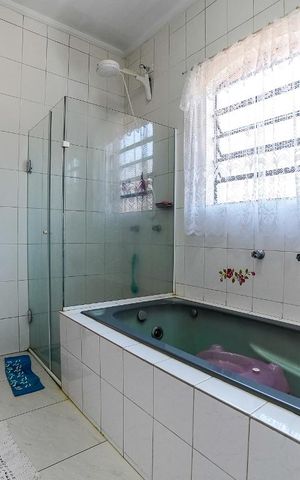 Casa à venda com 250m², 3 quartos e 6 vagas Casa à venda com 250m², 3 quartos e 6 vagasBanheiro da Suíte