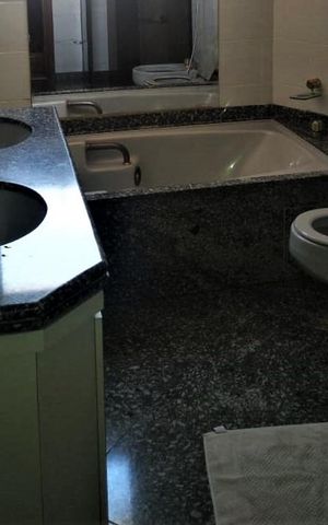 Apartamento à venda com 225m², 3 quartos e 4 vagas Apartamento à venda com 225m², 3 quartos e 4 vagasBanheiro 1