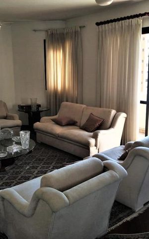 Apartamento à venda com 225m², 3 quartos e 4 vagas Apartamento à venda com 225m², 3 quartos e 4 vagasSala