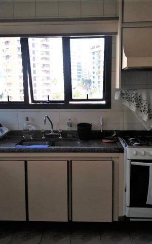 Apartamento à venda com 225m², 3 quartos e 4 vagas Apartamento à venda com 225m², 3 quartos e 4 vagasCozinha