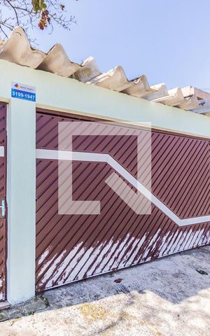 Casa à venda com 250m², 4 quartos e 3 vagas Casa à venda com 250m², 4 quartos e 3 vagasFachada