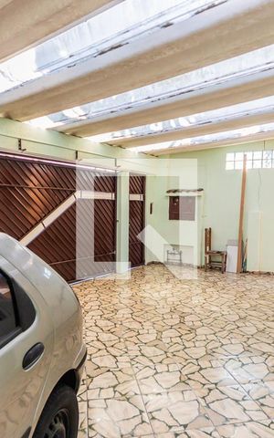 Casa à venda com 250m², 4 quartos e 3 vagas Casa à venda com 250m², 4 quartos e 3 vagasGaragem