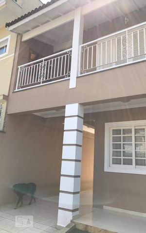 Casa à venda com 300m², 4 quartos e 4 vagasFachada