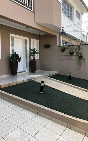 Casa à venda com 300m², 4 quartos e 4 vagasGaragem