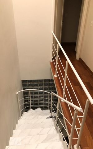 Casa à venda com 300m², 4 quartos e 4 vagasEscada