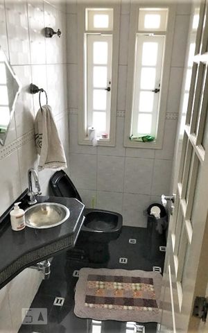 Casa à venda com 300m², 4 quartos e 4 vagasBanheiro