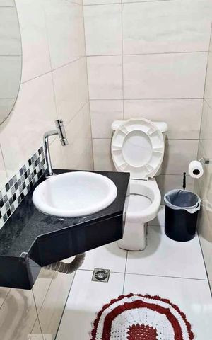 Casa à venda com 210m², 5 quartos e sem vagaLavabo