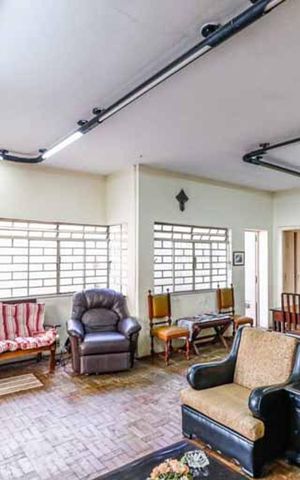 Casa à venda com 260m², 5 quartos e 3 vagas Casa à venda com 260m², 5 quartos e 3 vagasSala