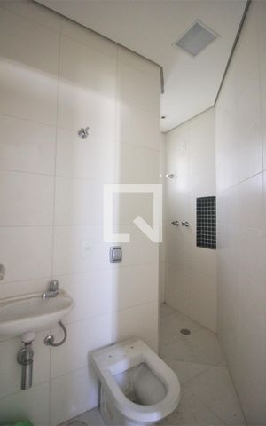Apartamento para alugar com 244m², 3 quartos e 4 vagasBanheiro de Serviço