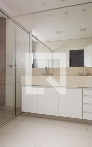 Apartamento para alugar com 244m², 3 quartos e 4 vagasBanheiro da Suíte 2