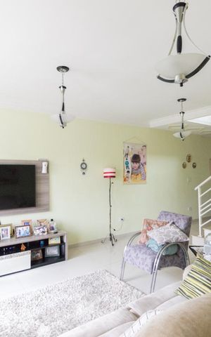 Casa à venda com 187m², 3 quartos e 3 vagas Casa à venda com 187m², 3 quartos e 3 vagasSala