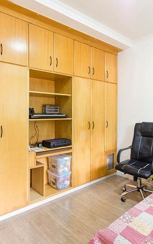 Casa à venda com 430m², 5 quartos e 4 vagas Casa à venda com 430m², 5 quartos e 4 vagasQuarto 4